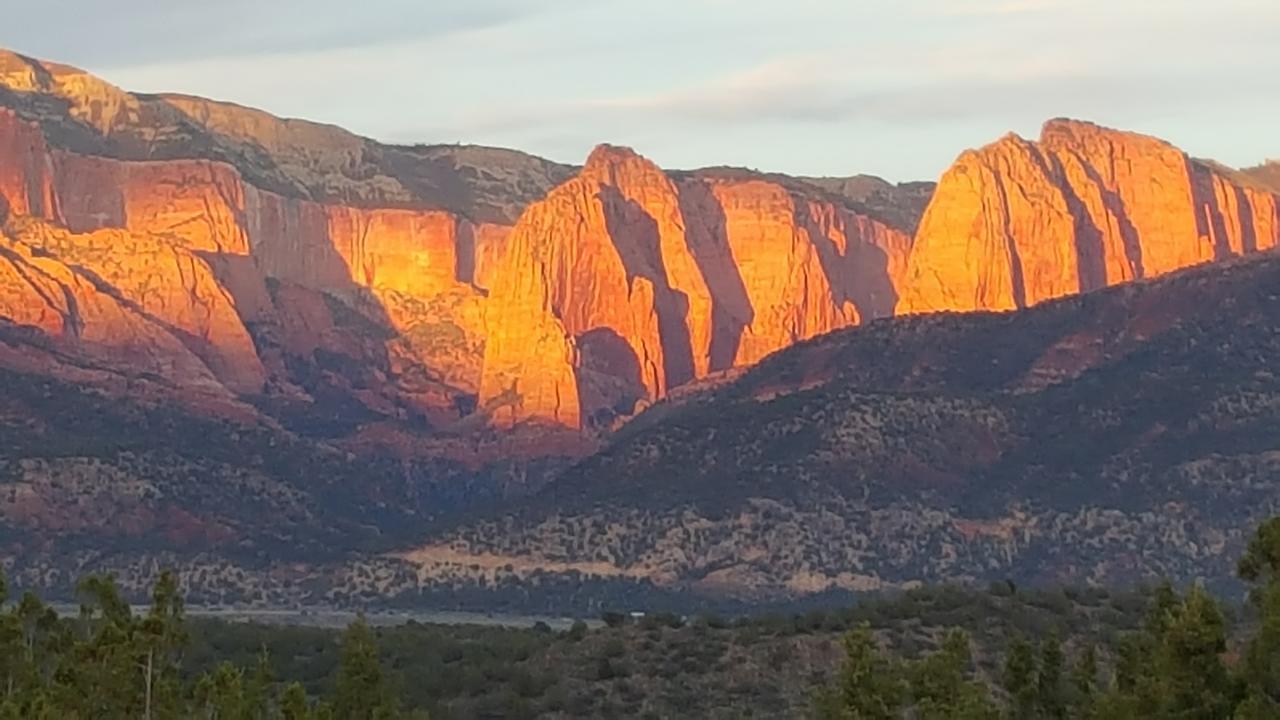 Harmony Belle At Kolob Canyon Panzió New Harmony Kültér fotó